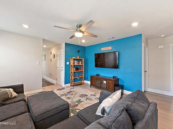 4th image of 6452 Eastland Cir
