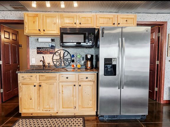 4th image of 1110 Lake Dr