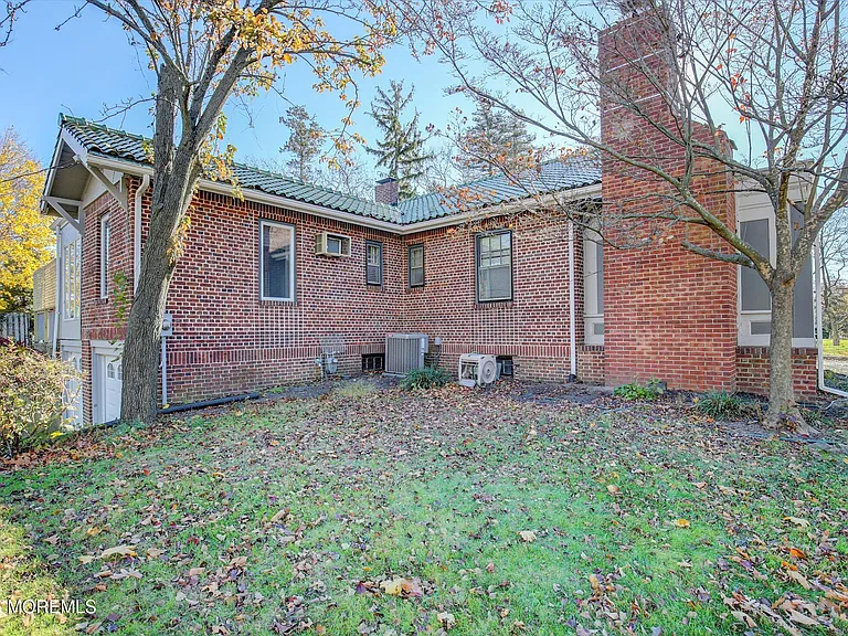 589 Westwood Ave — Photo 26