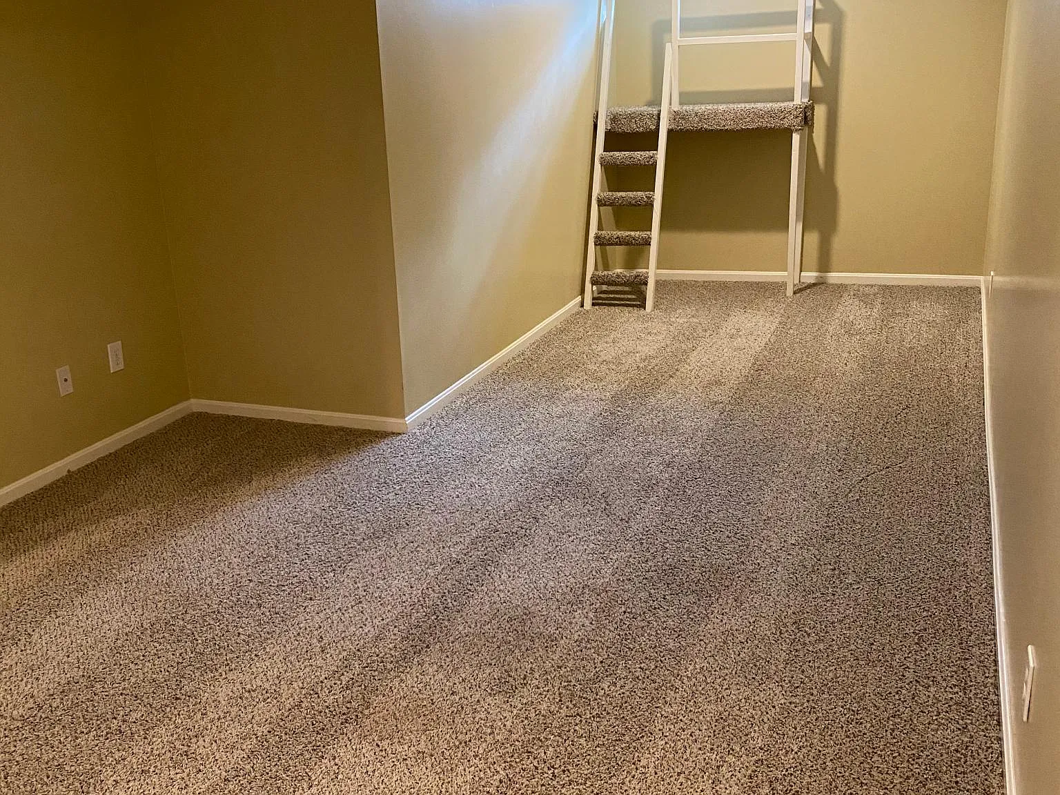 4 bed, 2.5 bath, 1750 sqft, $2,350 — Photo 2