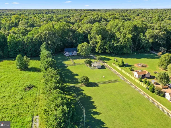 268 Pipe N Tree Dr, Hartfield, VA 23071