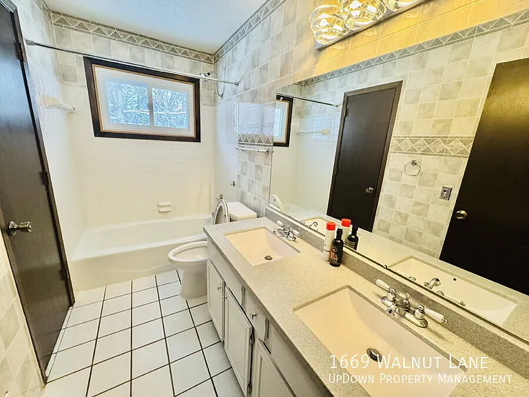 1669 Walnut Ln — Photo 9