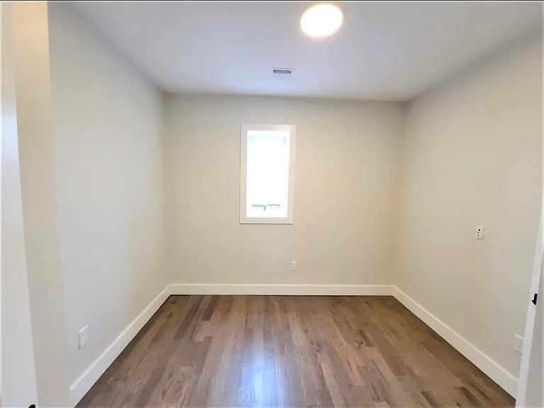 535 Hawthorne Ave #203 — Photo 3