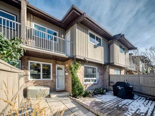 1055 W 72nd Ave NW #2, Calgary, AB T2K 5S4
