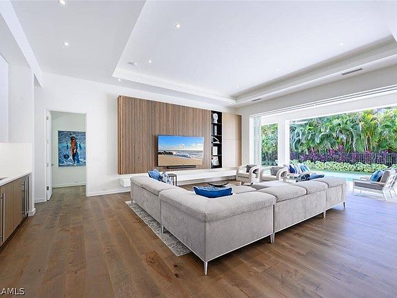 4th image of 750 Park Shore Dr