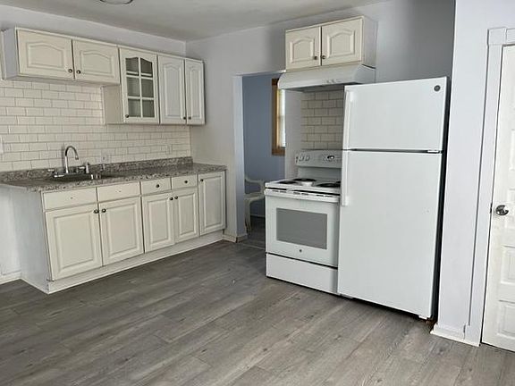 3rd image of 1035 Wall St #1
