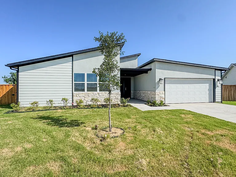 180 Zion Rd — Photo 2