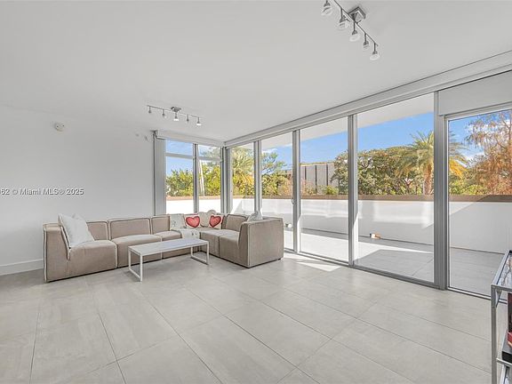 3rd image of 1201 20th St APT 206