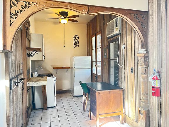 3rd image of 819 Saint Ann St #2B