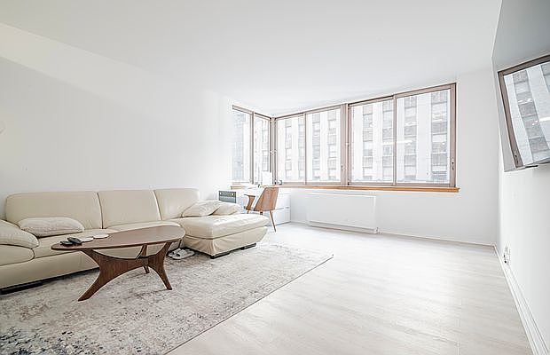 1st image of 235 E 40th St APT 10E