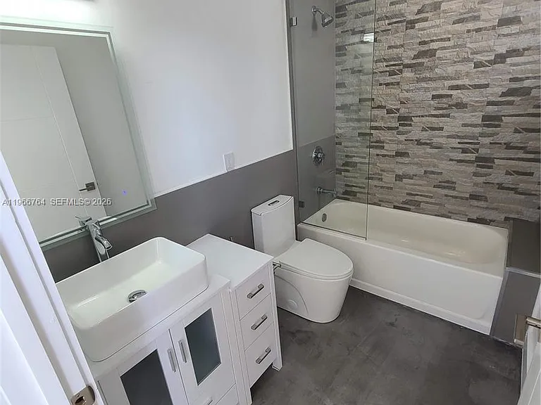 825 Michigan Ave #7 — Photo 18
