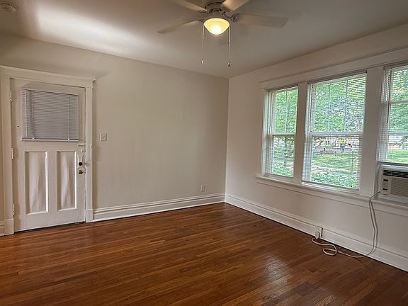 3rd image of 2429 Sutton Blvd APT 2N