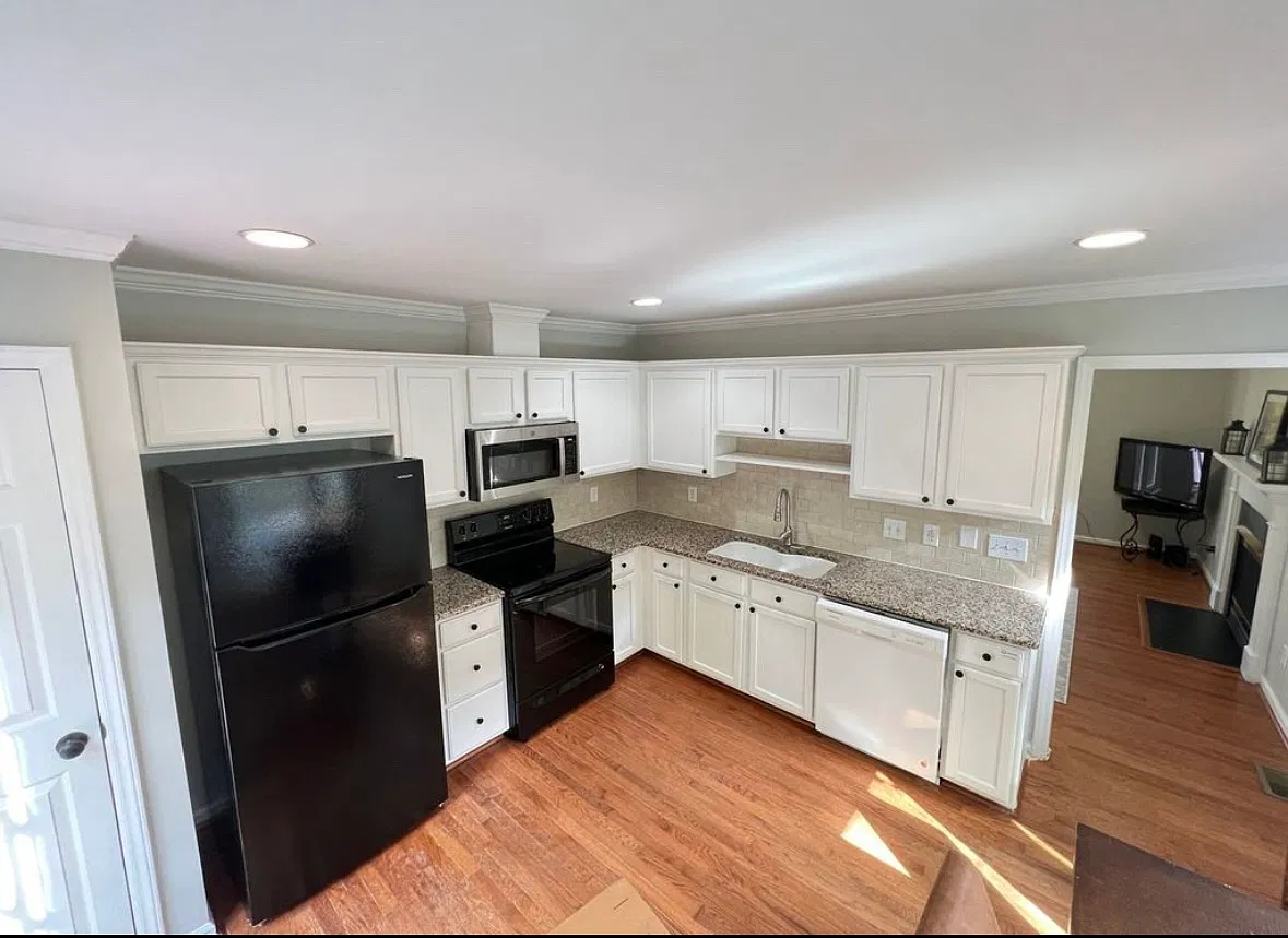 3 bed, 1600 sqft, $2,100 — Photo 3