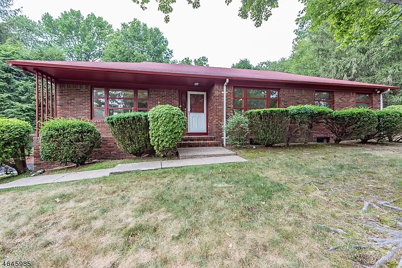 83 Westervelt Ave photo 1