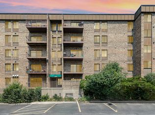 425 Walnut Creek Ln UNIT 1305, Lisle, IL 60532