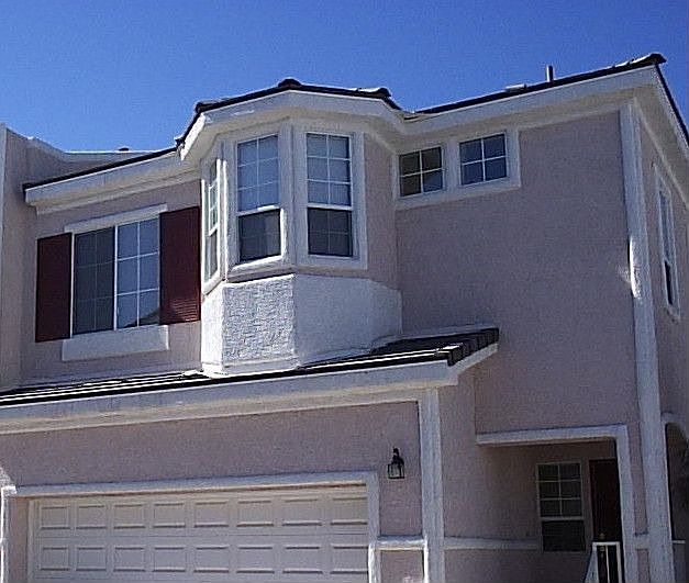 3 bed, 1 op bed, 2.5 baths, 1769sf