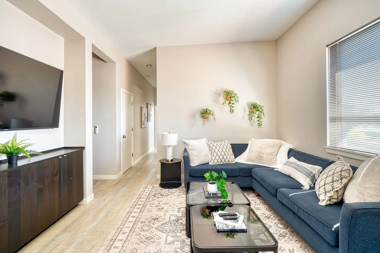 3 bed, 2.0 bath, 1184 sqft, $5,145 — Photo 4