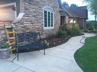 668 N Red Oak Dr, Oconomowoc, WI 53066