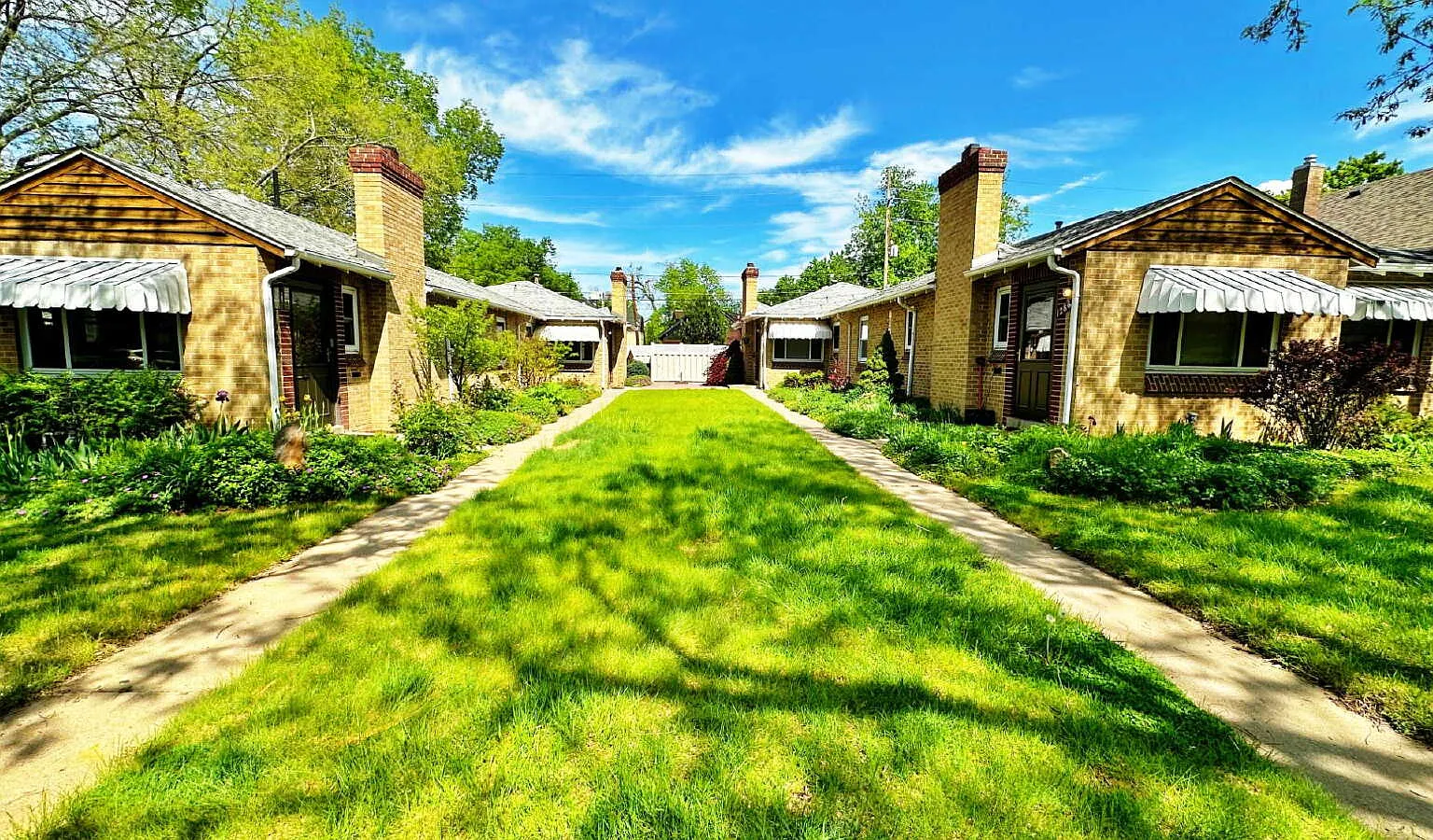 2 bed, 1.0 bath, 713 sqft, $1,999 — Photo 1