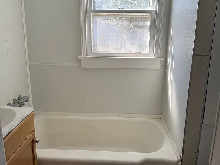 1307 Fisher St — Photo 11