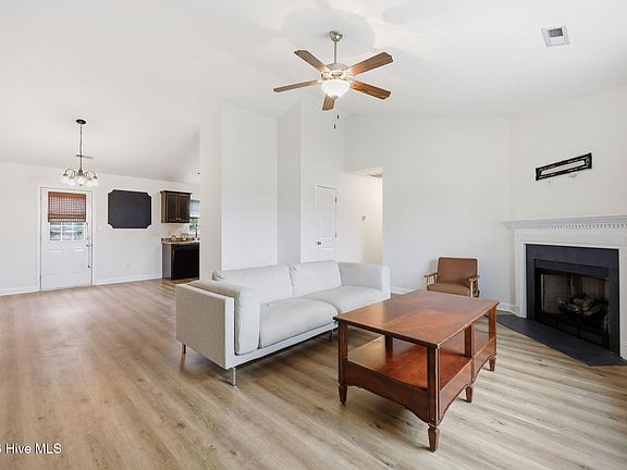 4th image of 505 Waldorf Court