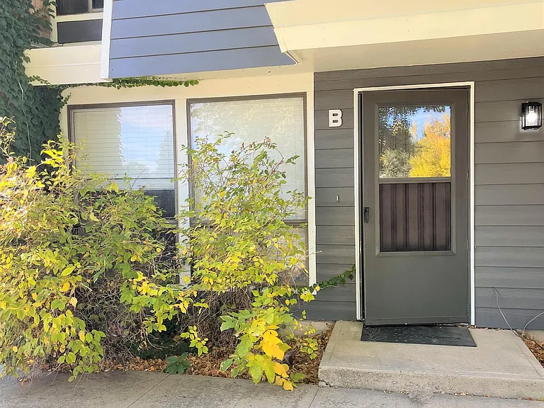 2725 Harvard St #B — Photo 2