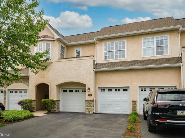 60 Old Barn Dr, West Chester, PA 19382