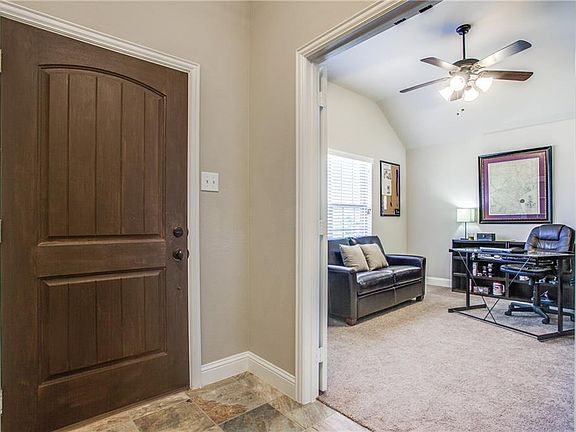 4th image of 654 Sharpley Dr