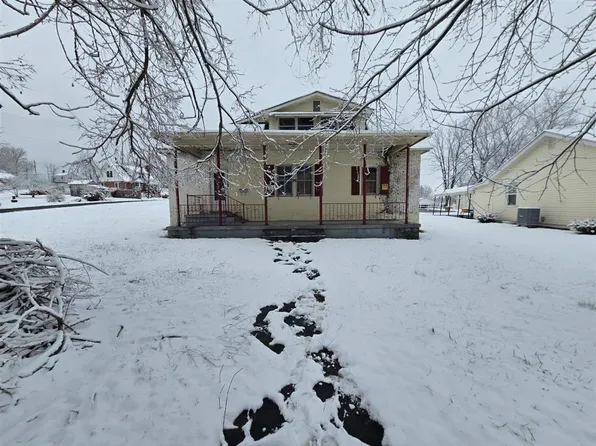 422 Pulaski St, Pulaski, VA 24301
