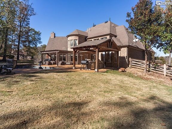 5th image of 375 Westbury Dr