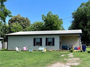 103 E Quapaw St, Lindsay, OK 73052