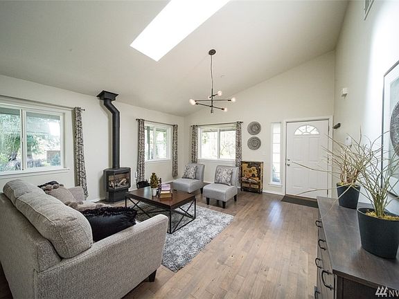 5th image of 13530 284th Ave NE