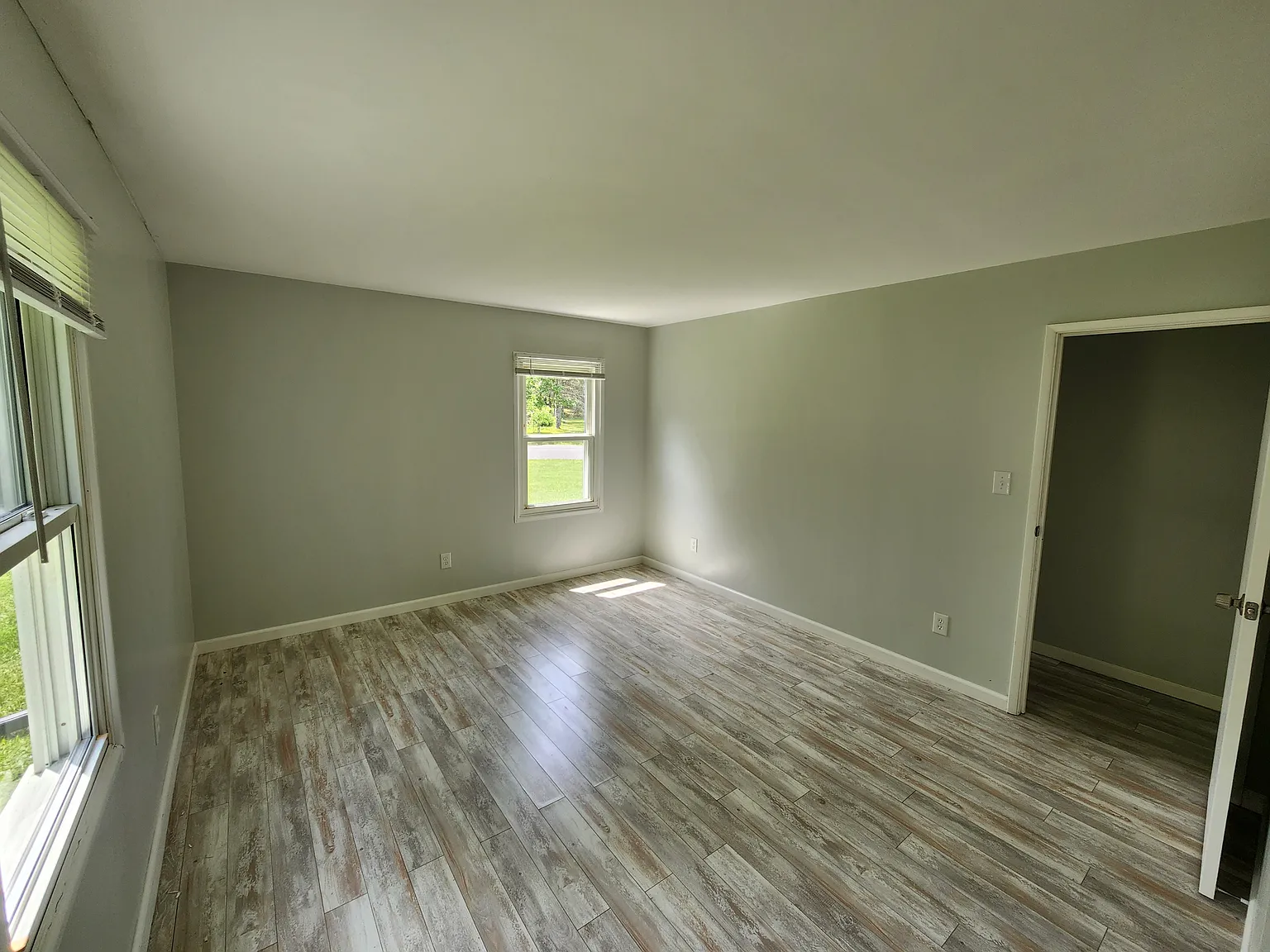 3 bed, 1200 sqft, $1,900 — Photo 4