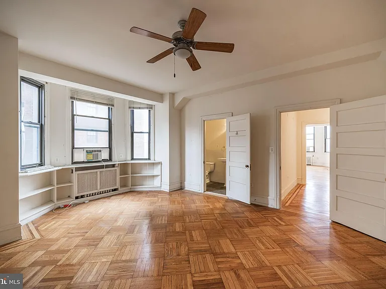 250 S 13th St #4D — Photo 7