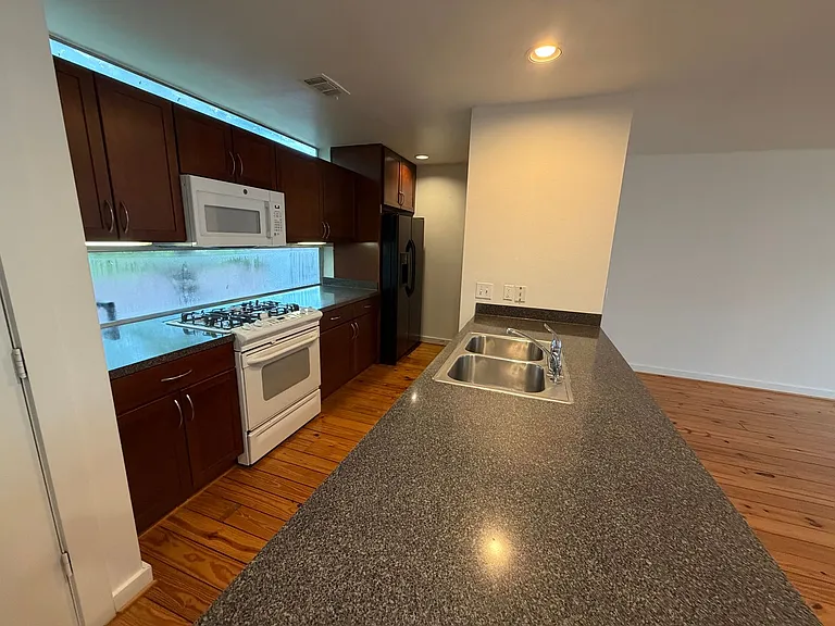 241 Maynard Ter #5 — Photo 11
