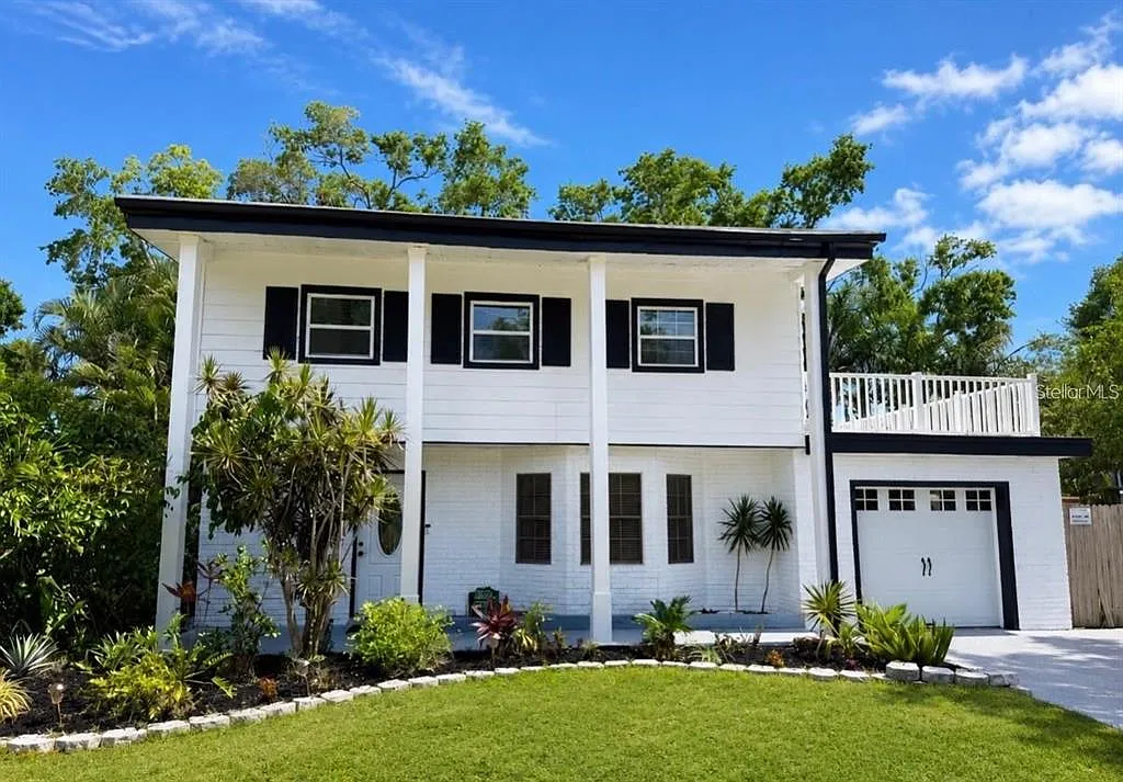 3 bed, 2.5 bath, 1598 sqft, $2,950 — Photo 1