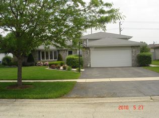 606 Vanderbilt Dr, New Lenox, IL 60451