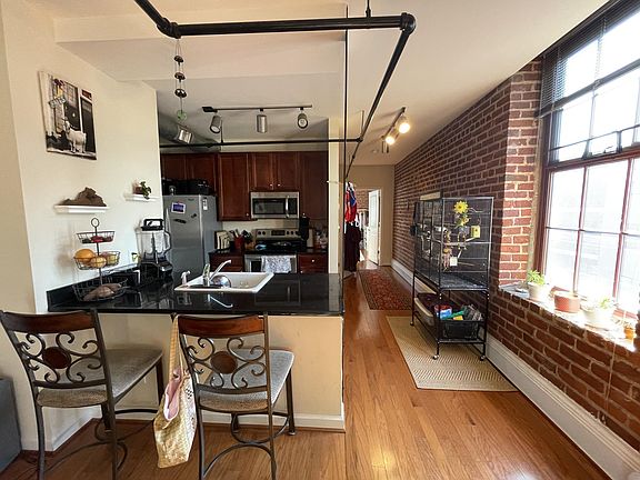 4th image of 815 Porter St APT 323