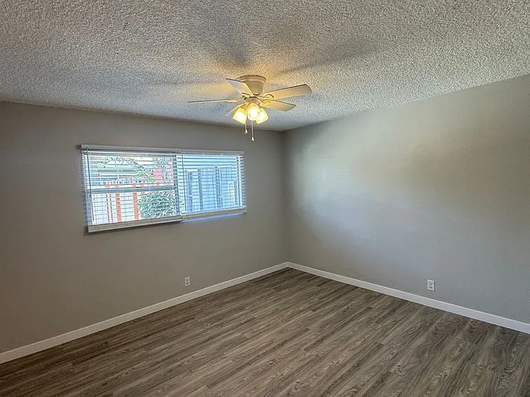 1134 Raymond Ave — Photo 12