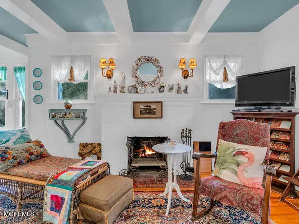 9 Genessee Avenue, Oceanport, NJ 07757