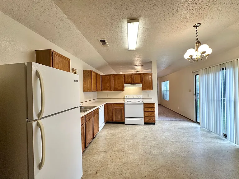 2707 Taft St — Photo 8