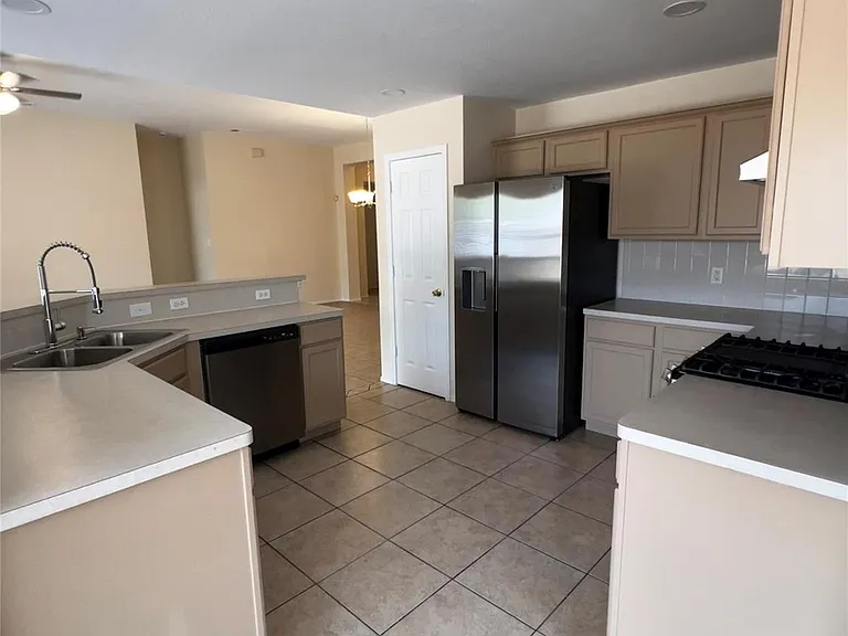 1210 Canna Lily Ln — Photo 7