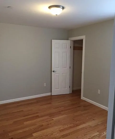 537 Rollins Rd — Photo 4