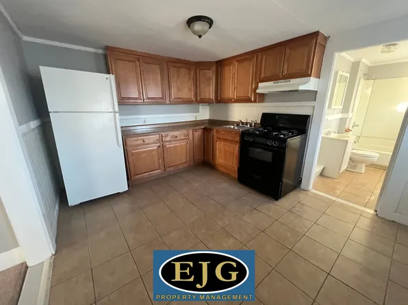 599 Union St #4, Manchester, NH 03104