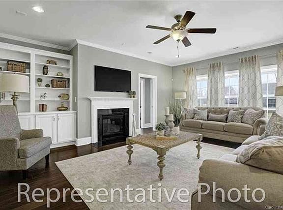5th image of 475 Rosemore Pl #128