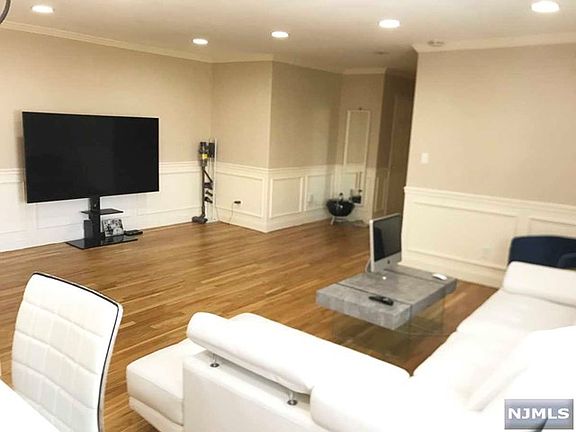 3rd image of 1565 Center Ave #5E-655E