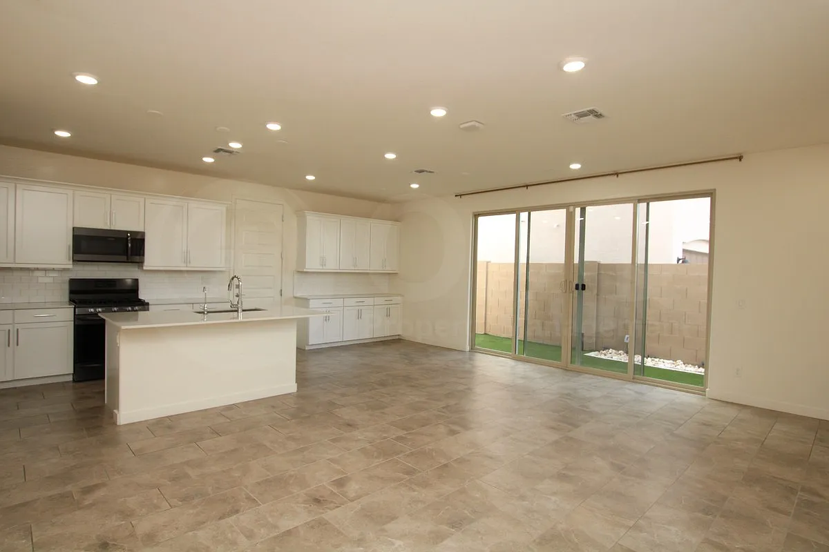 3 bed, 3.0 bath, 2100 sqft, $2,575 — Photo 3