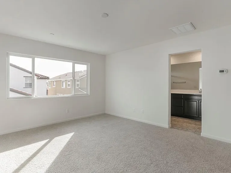 11032 International Dr — Photo 5