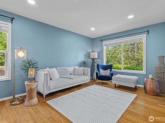 4th image of 34601 SE Cranberry Court