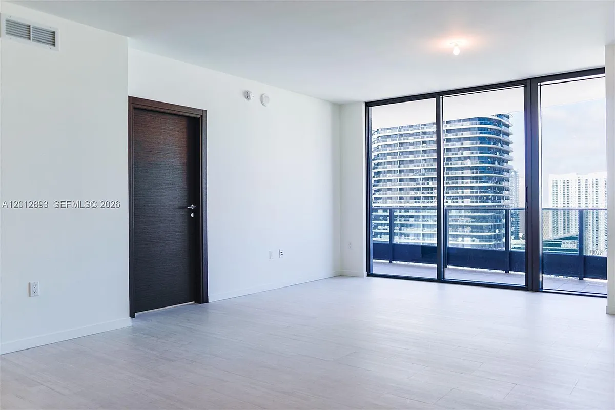 Building Photo - 1000 Brickell Plz #3014